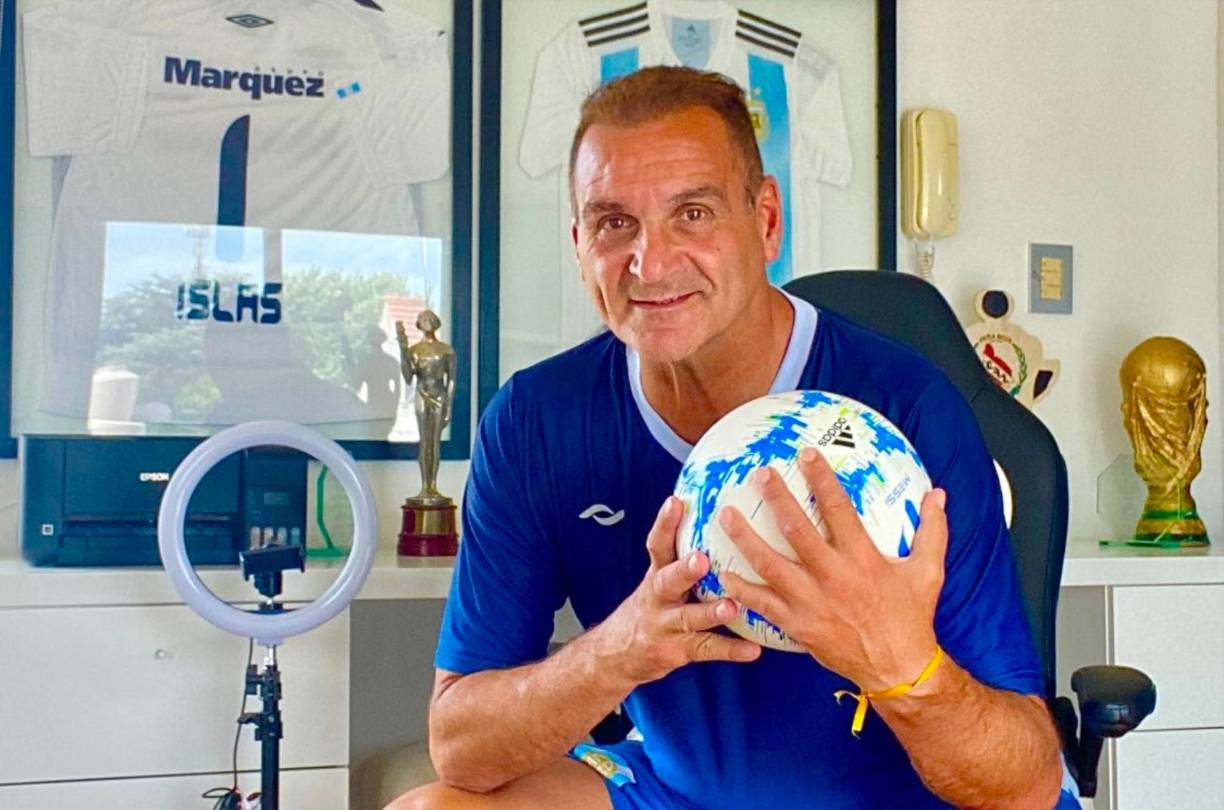 Luis Alberto Islas: Entrenador argentino que aparece en la lista de los candidatos para llegar al Marathón. El exportero fue campeón del Mundo con Argentina en México 86. 