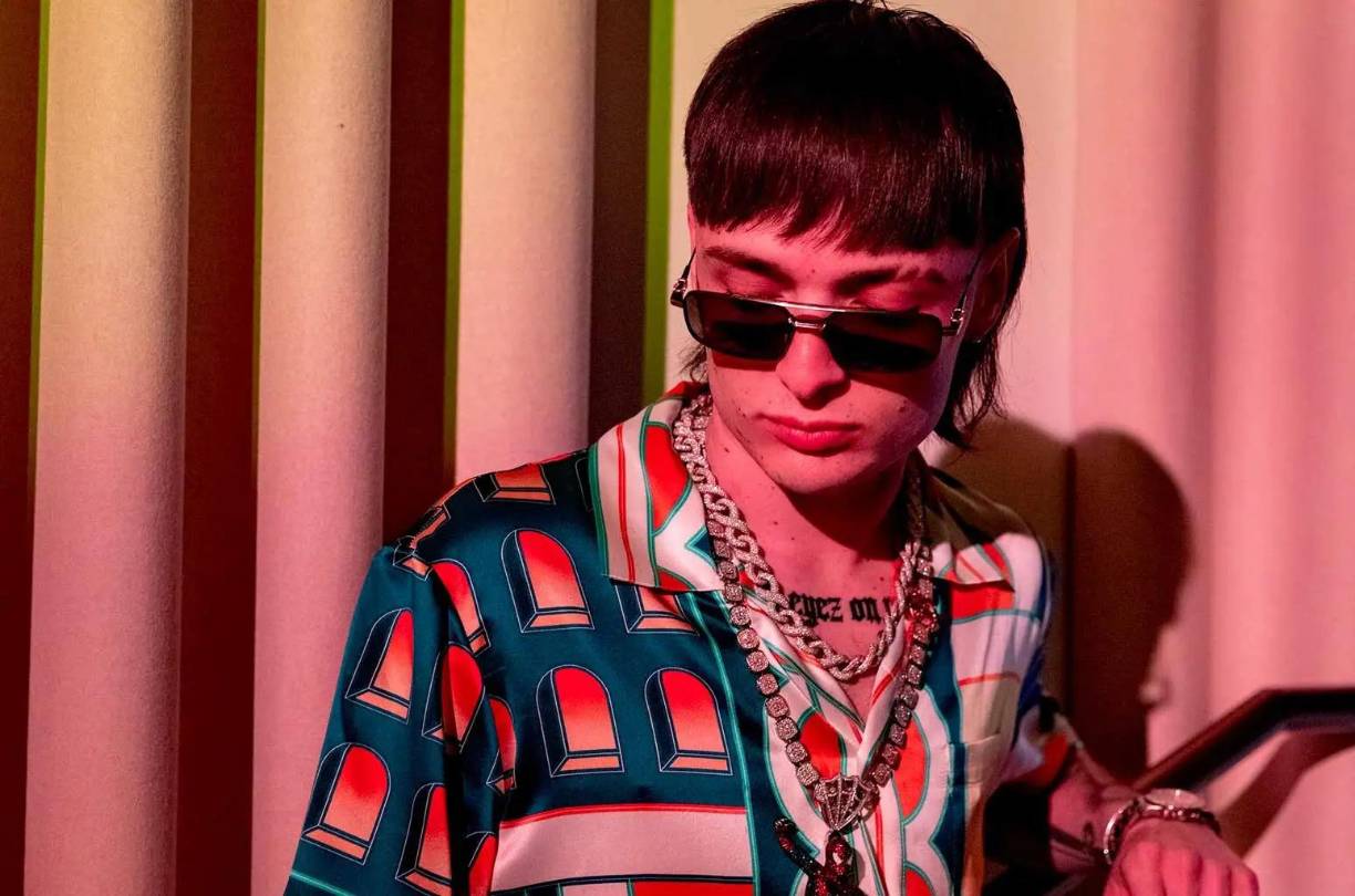 Peso Pluma ha llamado la atención de varios famosos internacionales, entre ellos los más destacados son Cardi B, A$AP Rocky y Post Malone. 