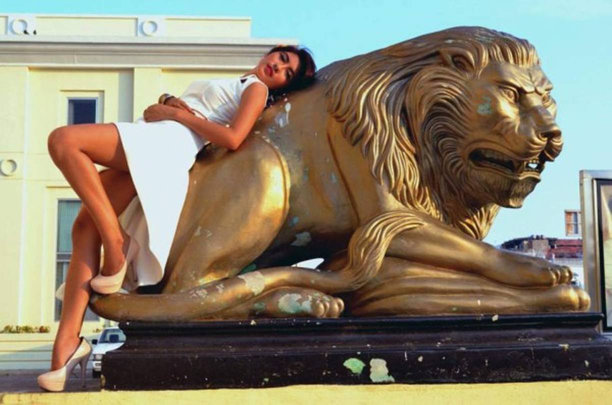 Génesis también era modelo y actriz.