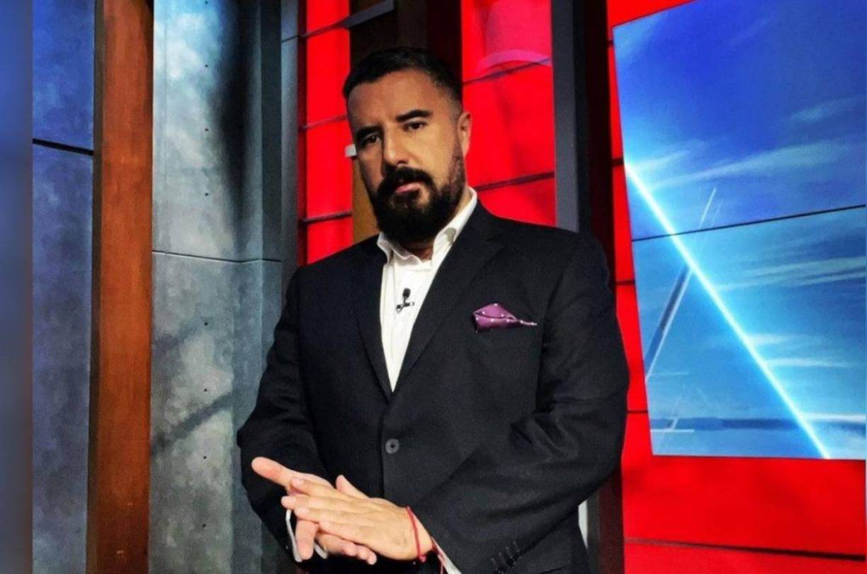 Aunque todavía no se consideraba aficionado al América, como lo haría dos años más tarde, Morales ya mostraba inclinación hacia los de Coapa. “Lo del Clásico fue un accidente, José Ramón. Pero yo la lengua no la tengo domesticada. A mí que no me regalen nada. Las Chivas se han convertido en unas muertas. Regreso contigo, José Ramón”, finalizó entre risas el Brujo.