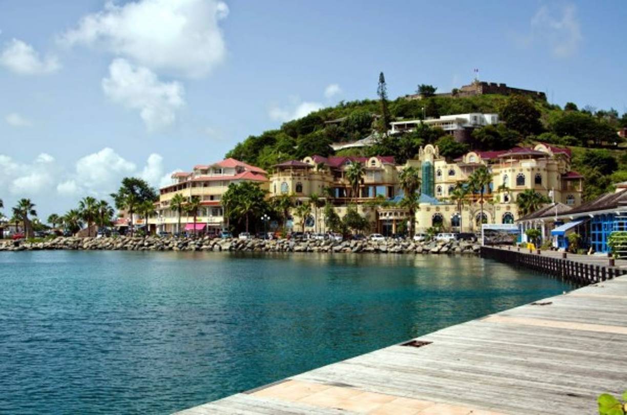 El poderoso huracán de categoría 5, la más alta, dejó al menos nueve muertos y 21 heridos tras su paso por la isla franco-holandesa de San Martín.