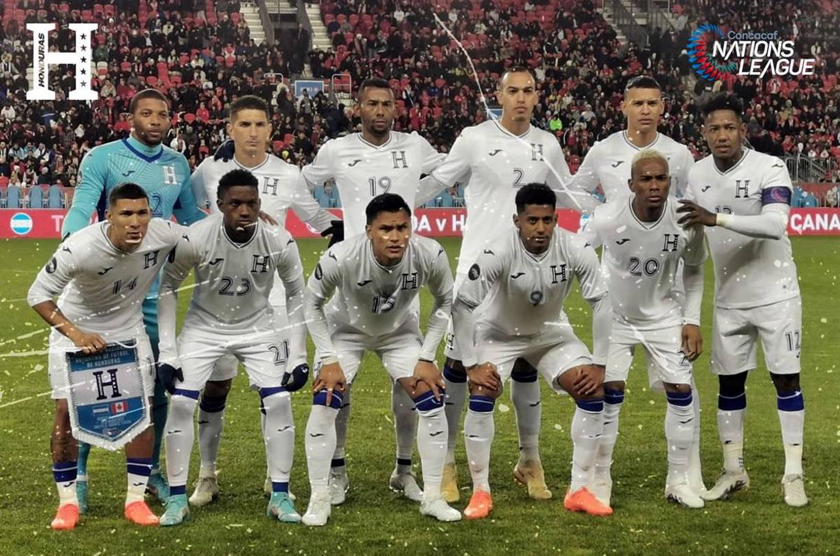 El 11 titular de Honduras posando antes del inicio del partido contra Canadá en el estadio BMO Field de Toronto.