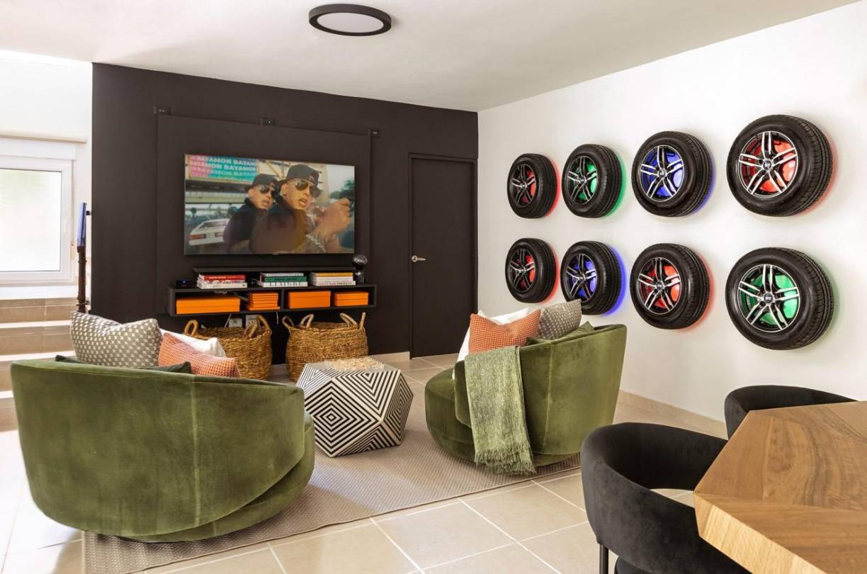 La vivienda está ubicada en Luquillo, en la costa noreste de Puerto Rico, a unos 46 km del Aeropuerto Internacional Luis Muñoz Marín, el sector cuenta con unos 20 mil habitantes.