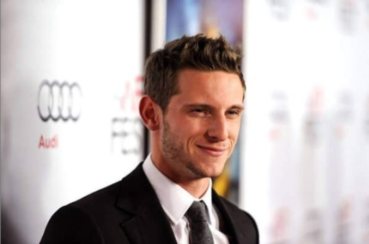 Atrás quedo la idílica imagen de tierno bailarín de Jamie Bell en 'Billy Elliot'. Así luce el actor que ahora es parte del drama estadounidense 'Skin'.