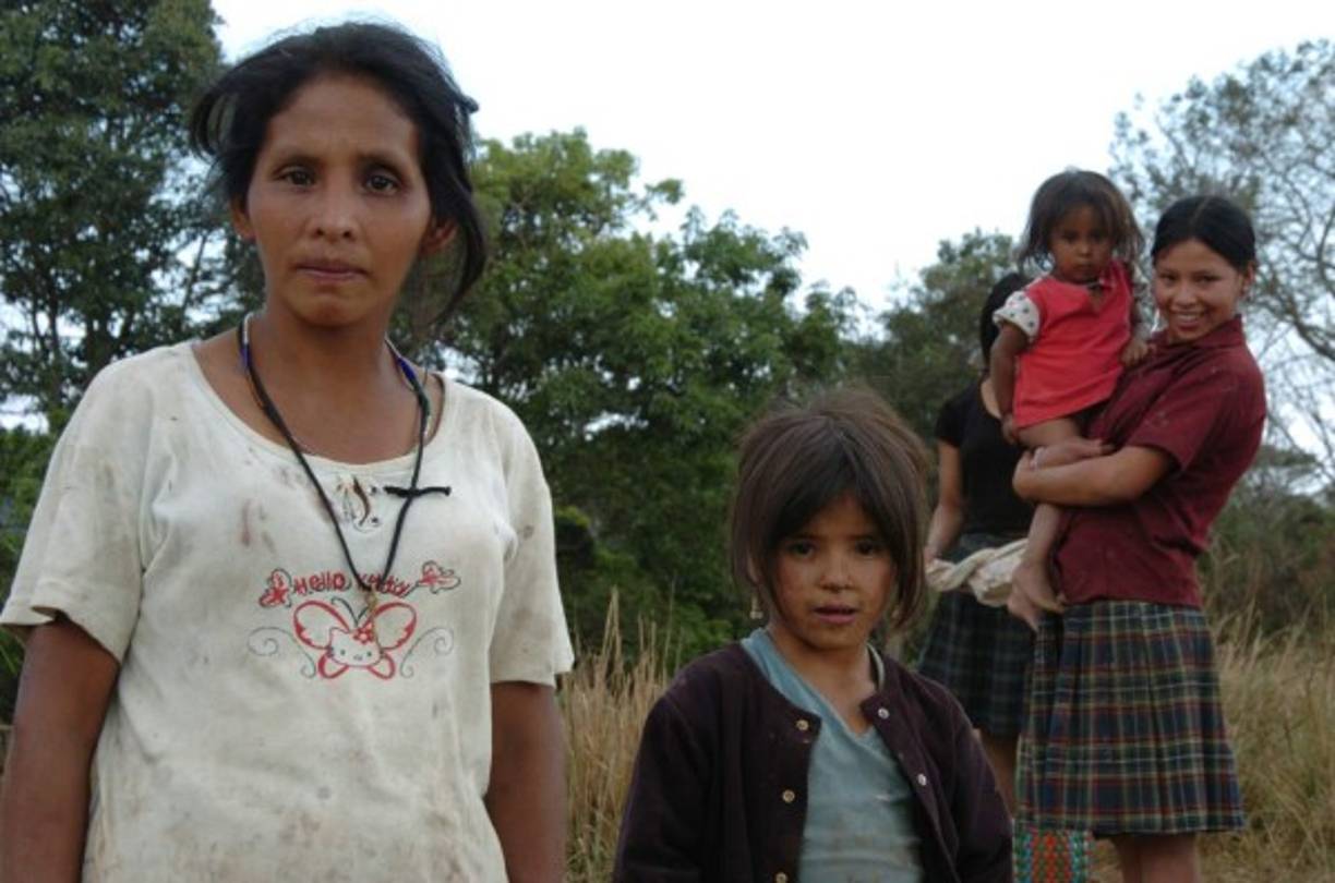 Una familia lenca del interior de Honduras.