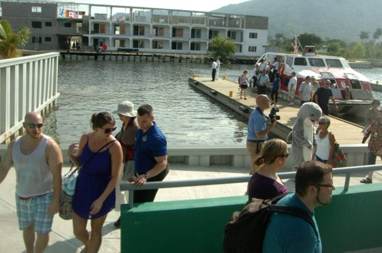 Llega por segunda vez el Joya Noruega a Trujillo.