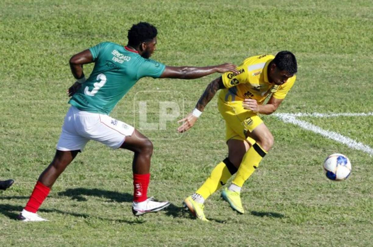 Cristian Moreira no pudo detener a Ramiro Rocca que se escapó con dirección a la portería verdolaga.