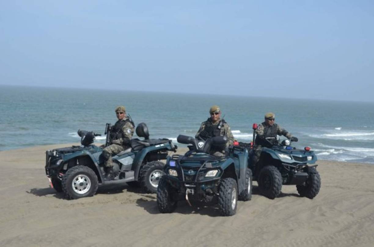 La búsqueda de los estudiantes se ha extendido hasta las playas de Acapulco. Hace tres semanas desaparecieron en Iguala.