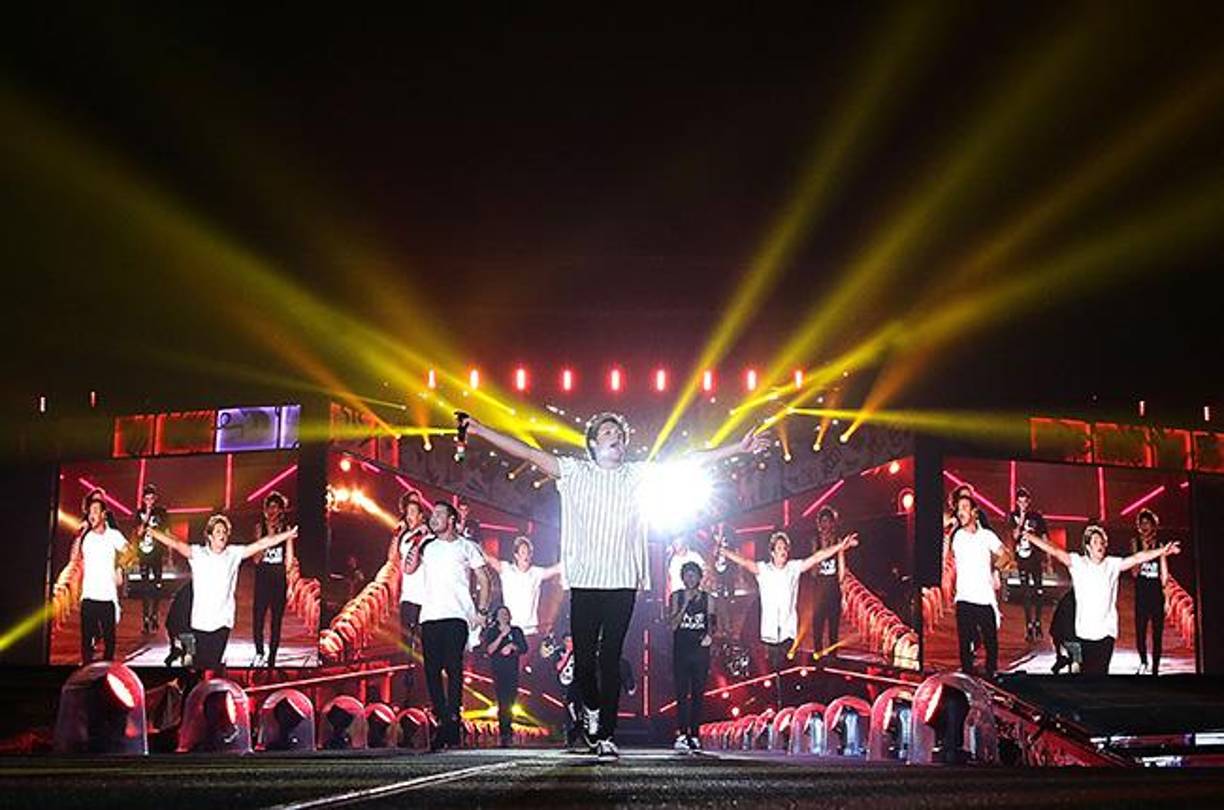 “No puedes fingir esto, aunque soy yo quien va a hacer las audiciones, realmente depende de cada individuo. Si encuentras a las personas adecuadas, no soy alguien que dice vístete así, di esto, haz esto, simplemente no es mi estilo y nunca hice eso con One Direction”.Describió a One Direction como “un rayo en una botella”, pero afirmó que tiene la esperanza de encontrar un grupo que rivalice con su éxito. Sin embargo, dijo que la reciente disminución de artistas británicos que triunfan a nivel internacional es “impactante”.