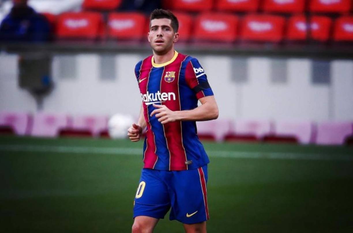 El futuro de Sergi Roberto en el FC Barcelona parece aclararse. Según se informa el prestigioso periodista Matteo Moretto, el club azulgrana necesita hacer caja para bajar la masa salirar y busca dar soluciones, entre las que se incluye un posible traspaso del lateral español.<br/><br/>Foto - EFE
