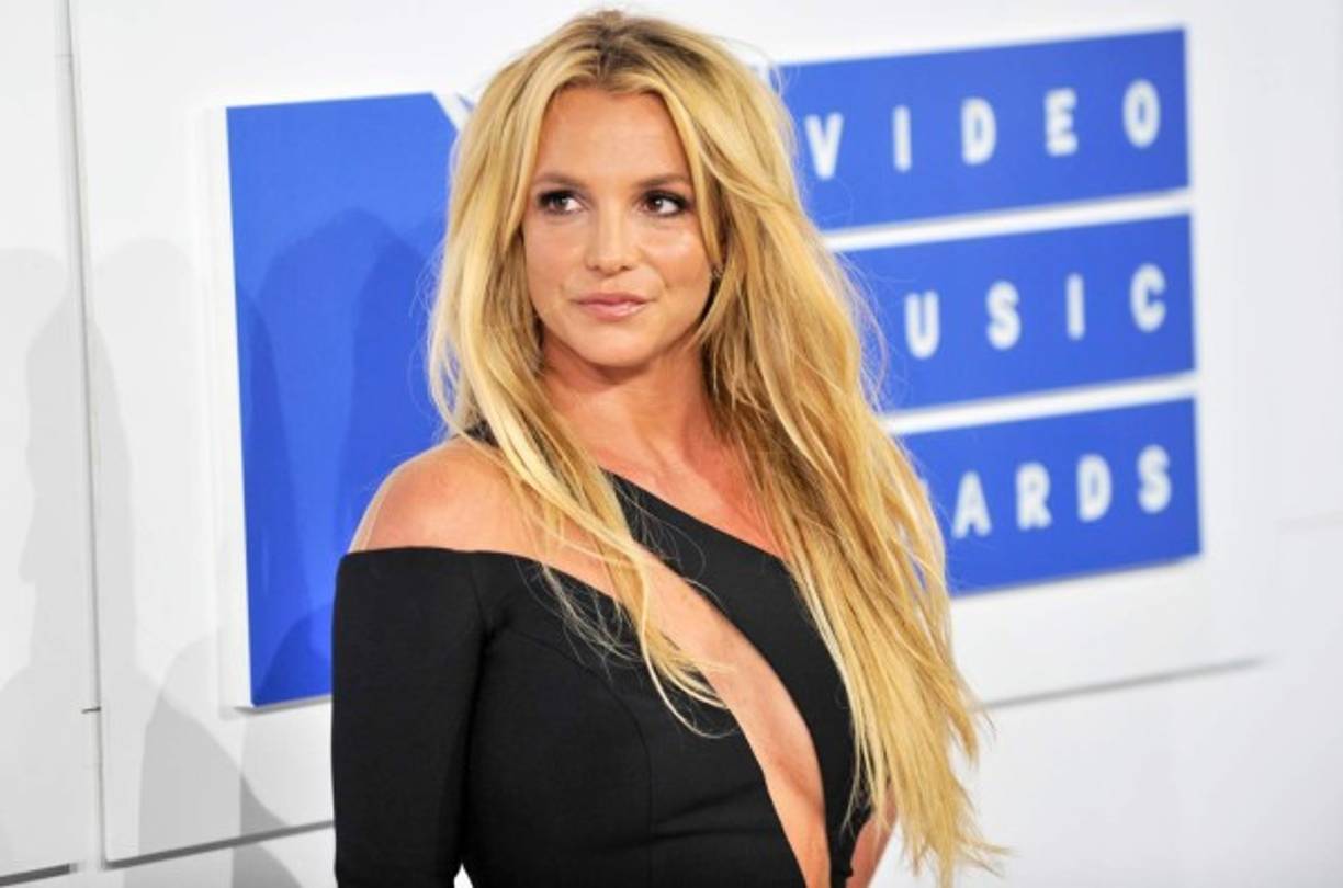 Britney Spears.<br/>Desde muy joven se vio envuelta en el consumo de las drogas y alcohol, según reconoció en 2006. Además, fue hospitalizada en 2008 después de que la policía la hallara bajo efectos psicoactivos en su casa.<br/>'Cuando pequeña sí me divertí. Era una chica bastante normal, una chica poco femenina. Pero mis 20 años fueron terribles. Mis 30 están siendo mucho mejor para mí, he aprendido a conocerme mejor a mí misma”, le dijo en 2017 a la revista ‘Yediot Ahronot’.<br/>