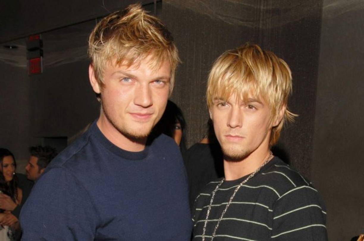 El cantante estadounidense Aaron Carter, hermano menor del Backstreet Boy Nick Carter, anunció en Twitter que es bisexual. 'Esto no me causa vergüenza, sólo un peso y una carga que he tenido por mucho tiempo y que me gustaría quitarme. Estoy en la industria del entretenimiento desde muy joven y cuando tenía alrededor de 13 años empecé a sentirme atraído por hombres y mujeres', confesó Carter que terminó con su novia tras su confesión.<br/>