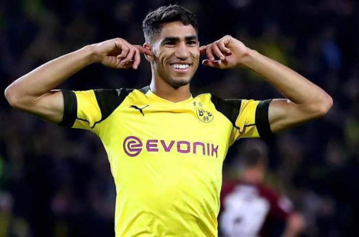 Achraf Hakimi: El lateral está teniendo una gran campaña con el Borussia Dortmund y en Alemania señalan que el Bayern Múnich se ha interesado en sus servicios. Sin embargo, su ficha le pertence al Real Madrid y todo indica que regresaría al cuadro madridista.