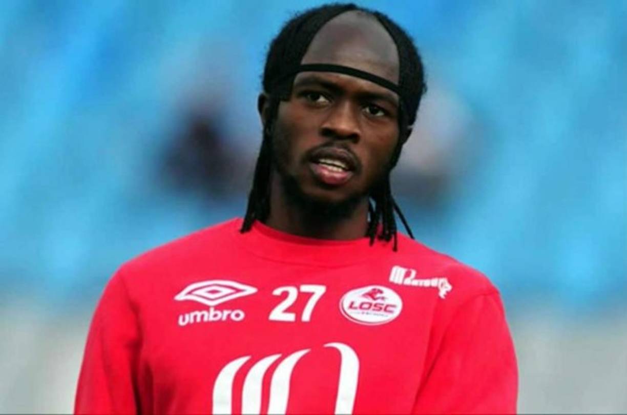Gervinho. El jugador de la Roma lleva un look 'a lo Santiago Segura': calvo por la parte superior de la cabeza y con melena en la zona trasera.