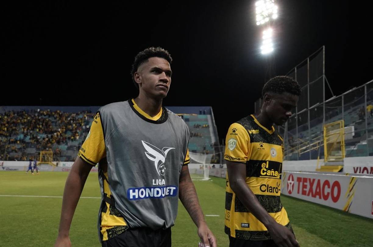 Jack Jean-Baptiste sigue sin ver acción con el Real España bajo el mando de Jeaustin Campos.