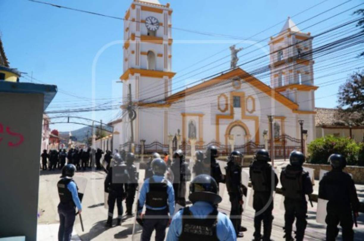 A través de las redes sociales Facebook, Twitter e Instagram, cientos de hondureños exigen llegar hasta las últimas instancias para esclarecer el fallecimiento de Keyla