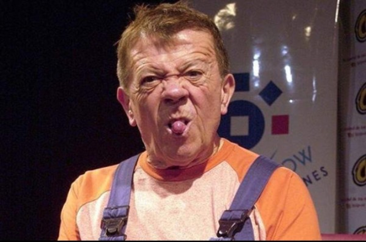 En los últimos meses se ha especulado que 'Chabelo' se encontraba mal de salud, pero él mismo desmintió eso, y aseguró que está con buena salud y listo para la promoción de su última película: El Complot Mongol, la adaptación al cine de la novela de Rafael Bernal publicada hace 50 años.
