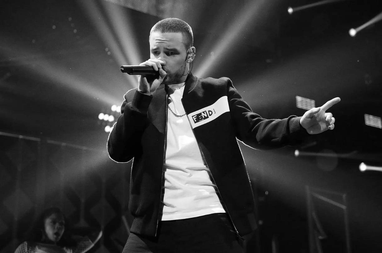 El pasado 16 de noviembre se cumplió un mes de la repentina muerte del cantante británico Liam Payne, y este martes 19, medios estadounidenses y británicos informan que su familia ha decidido que llegó el momento para darle el último adiós al exintegrante de One Direction.El joven de 31 años de edad será enterrado esta semana en su lugar de nacimiento, Wolverhampton, y la familia ha hecho cuidadosos arreglos para mantener el servicio privado debido a su fama, permitiendo que solo asistan aquellos más cercanos a él.