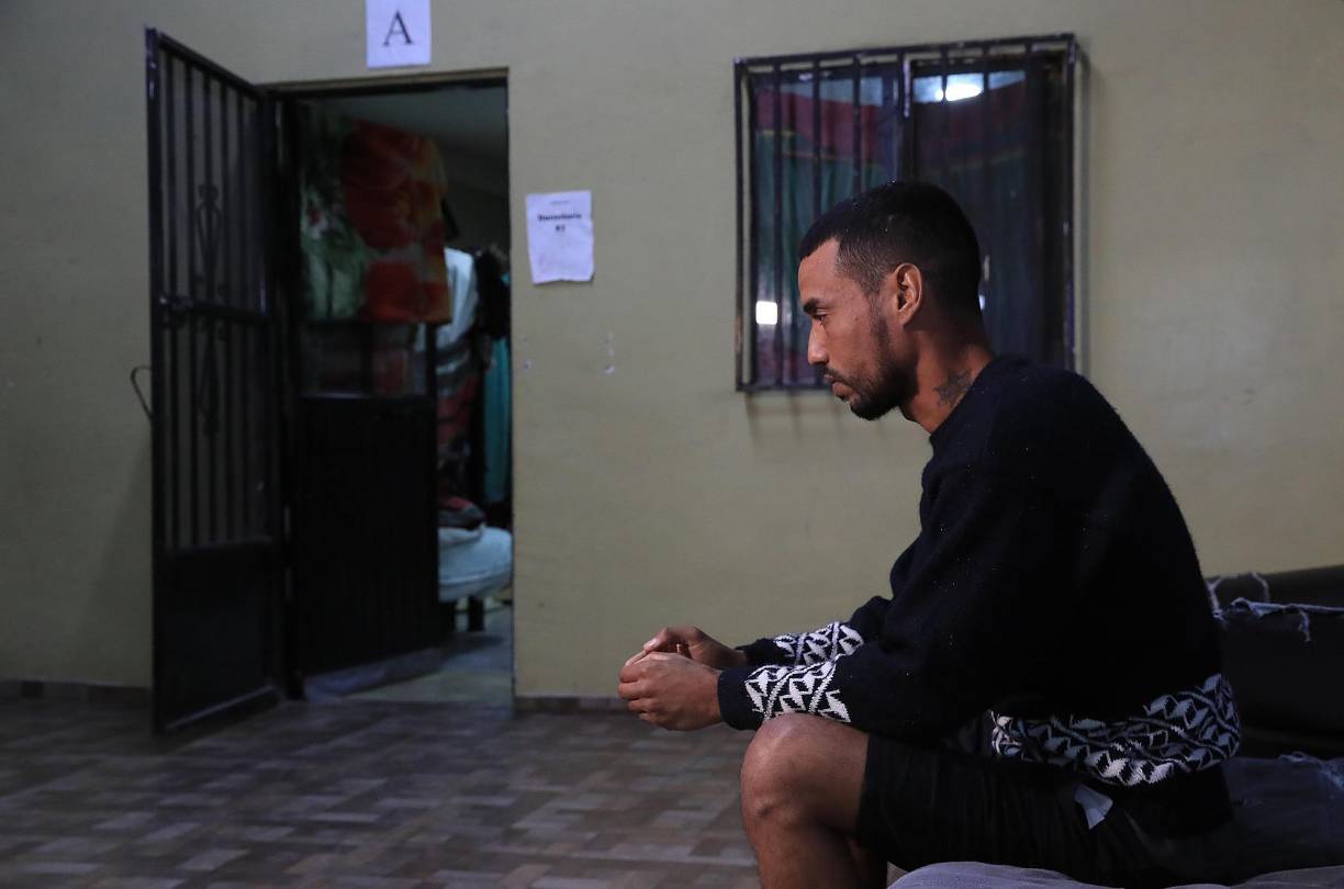 Muchos latinos en EE.UU. expresan a los medios estadounidenses su escepticismo sobre que Trump cumpla con sus amagos de deportaciones masivas, pero en los refugios de la frontera de México las conversaciones giran en torno a la posibilidad de que el exmandatario, al retomar el poder, sí las ejecute.