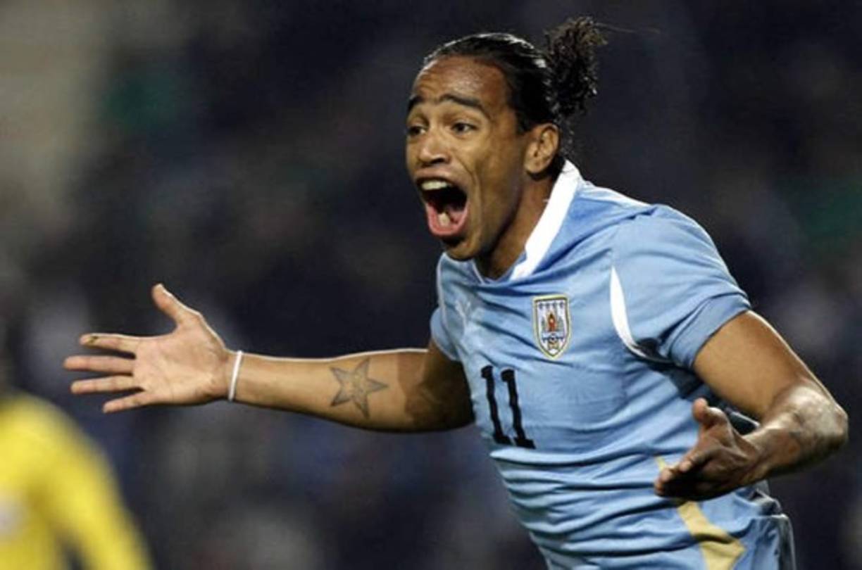 Álvaro Pereira. El uruguayo es considerado de los futbolistas feos, pero simpático.