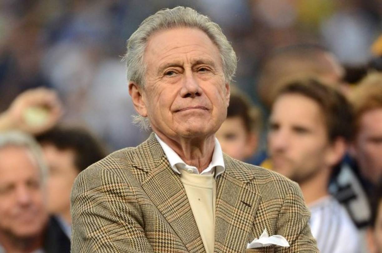 Philip Anschutz tiene, además, una compañía de nombre Anschultz Entertainment Group que también tiene acciones en el O2 Arena de Londres.