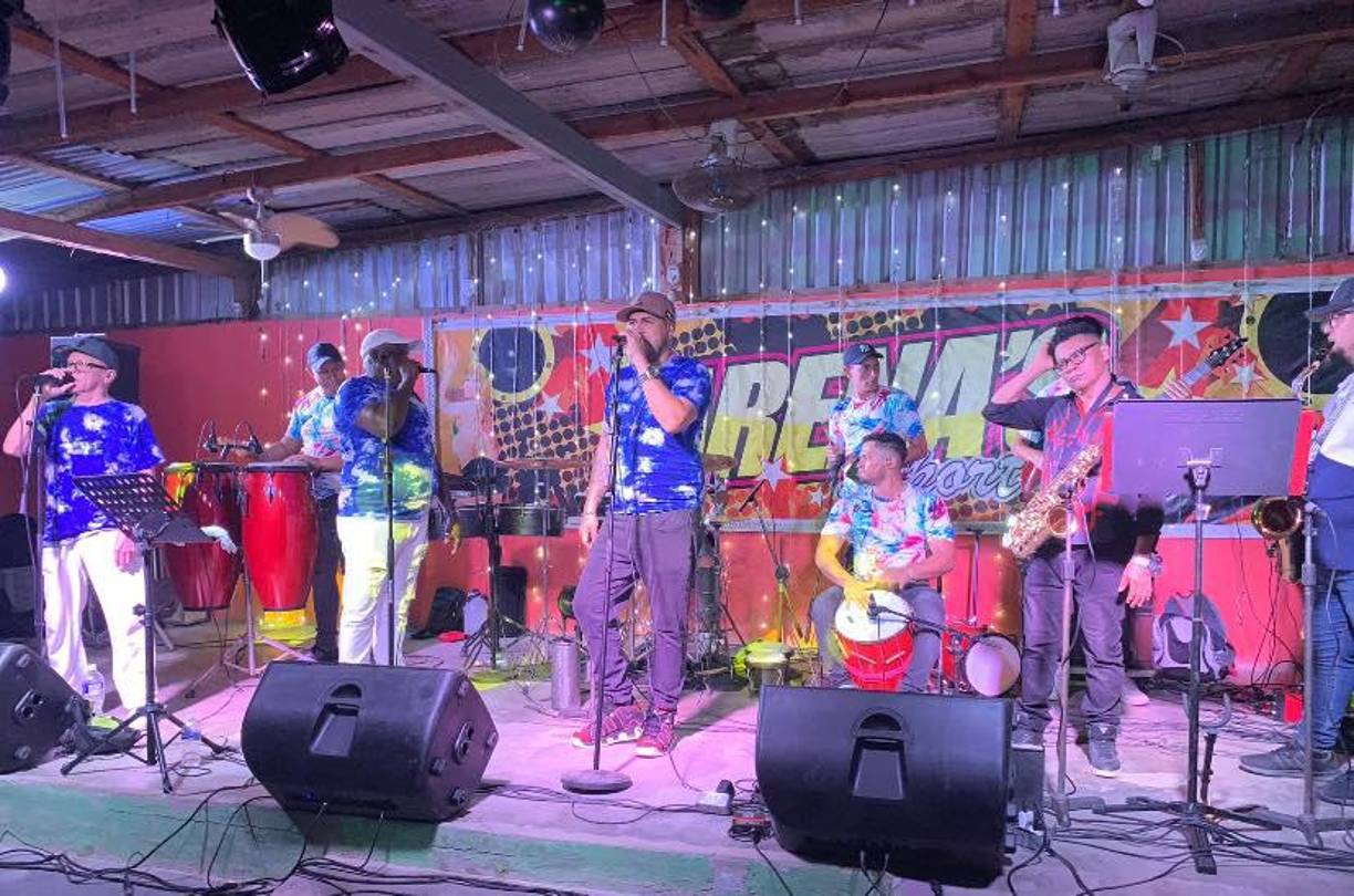 El domingo desde las 2:00 pm vuelve la fiesta con los integrantes de El Burrito y su Family Band. Recuerde que el lugar también contará con venta de comida y bebidas.