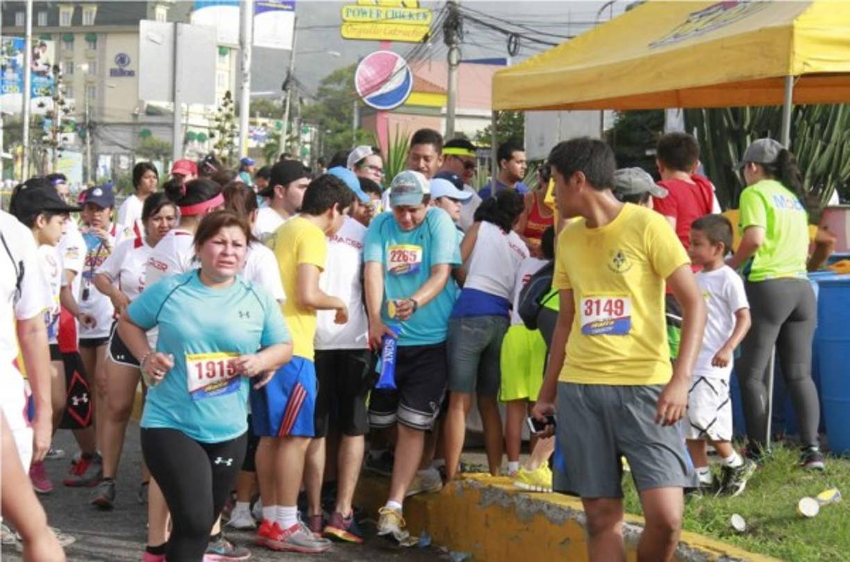 La temperatura en momentos complicó a los corredores.