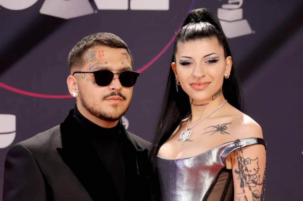 Por ahora Cazzu muestra en redes sociales que <b>ya labora en el estudio</b> musical, convive constantemente con su pequeña y que al parecer también labora en una suerte de texto que muchas personas consideran podría tratarse de <b>un libro autobiográfico</b>.