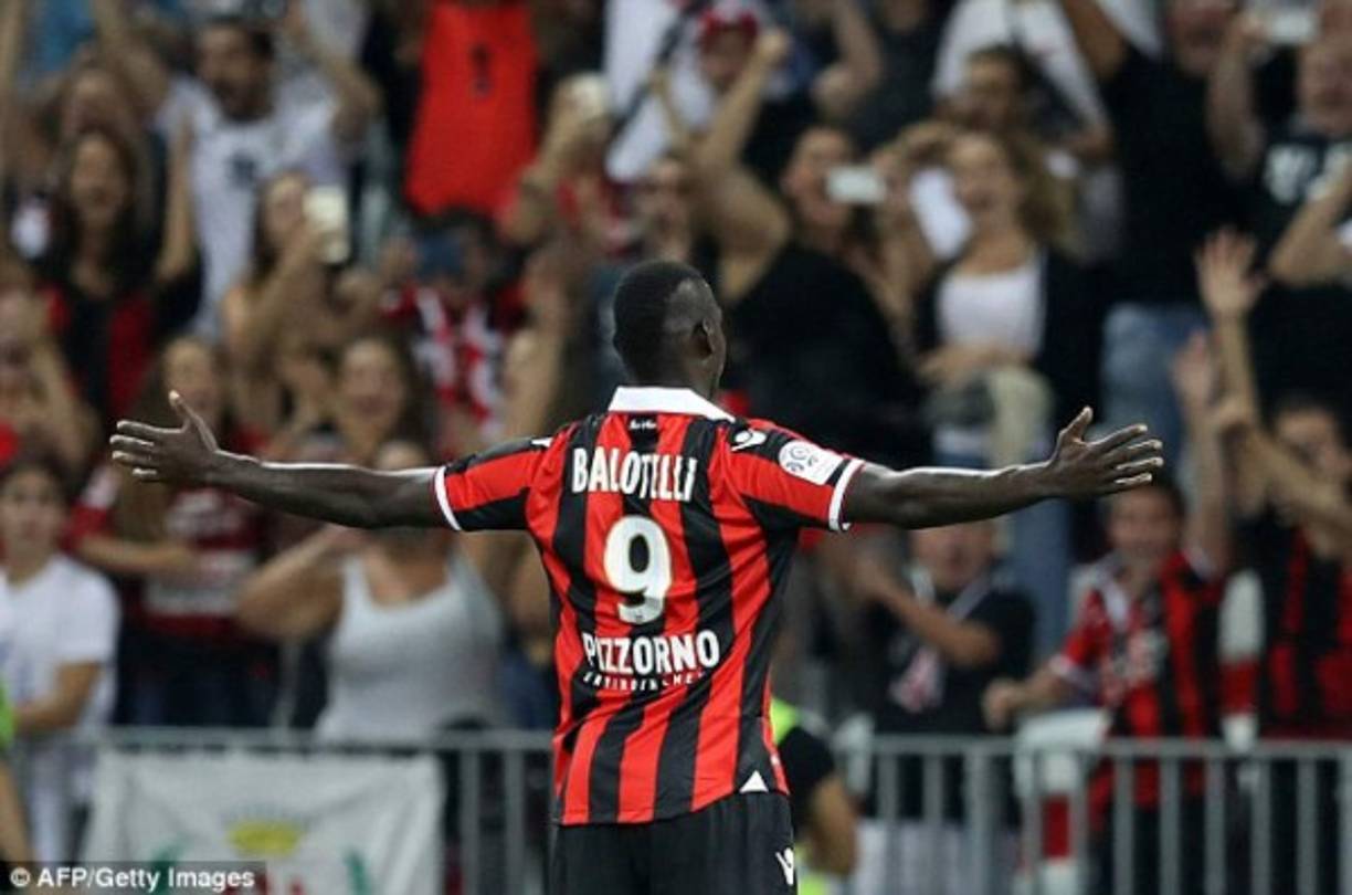 El polémico delantero italiano parece haber sentado la cabeza, por fin en el Niza, donde protagonizó una gran campaña (15 goles en 23 partidos de liga) con la que su equipo terminó tercero tras pelear hasta el final por el título de Liga. Además de sus buenos registros, Balotteli fue determinante en los duelos de enjundia, contra el Marsella, el Mónaco o el PSG.