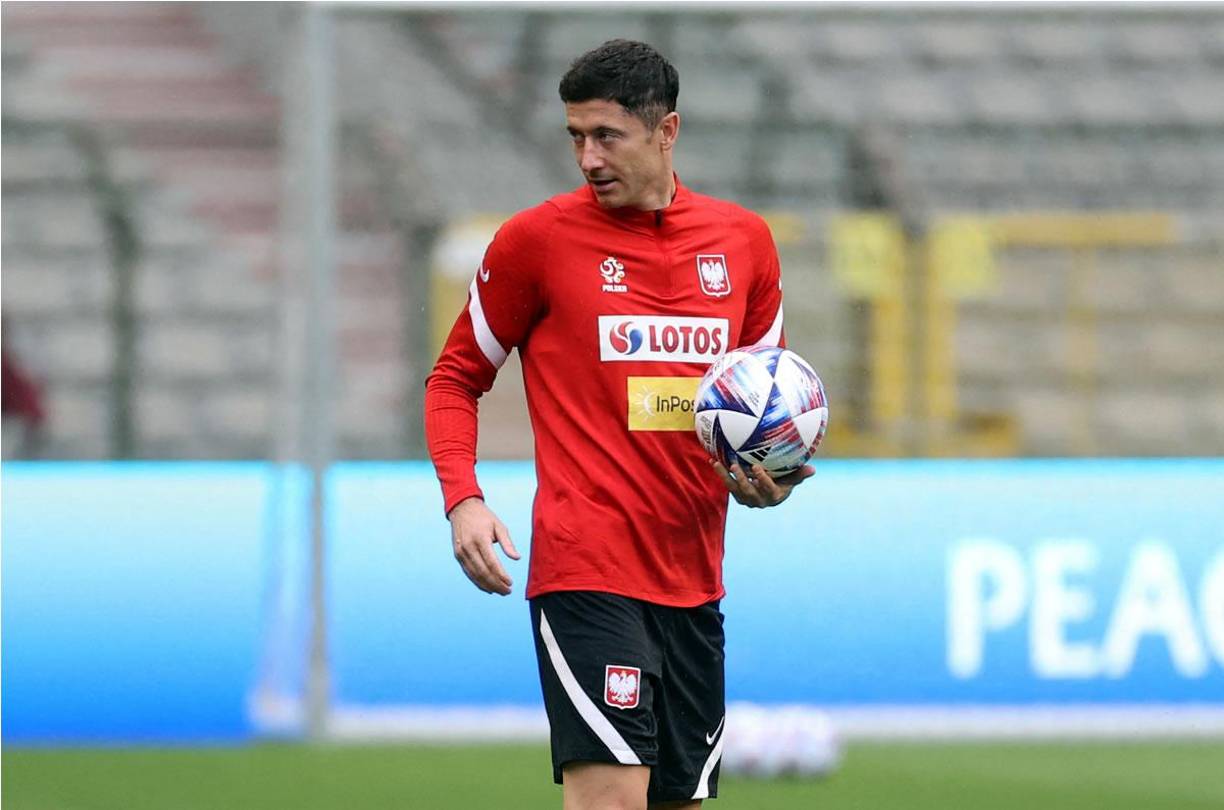 El diario francés L’Equipe informa que el PSG apunta al fichaje del delantero del Bayern Múnich, Robert Lewandowski, para reforzar su ataque este verano. Pero la operación puede ser compleja, ya que el polaco quiere ir al Barcelona, el club favorito para hacerse con sus servicios.