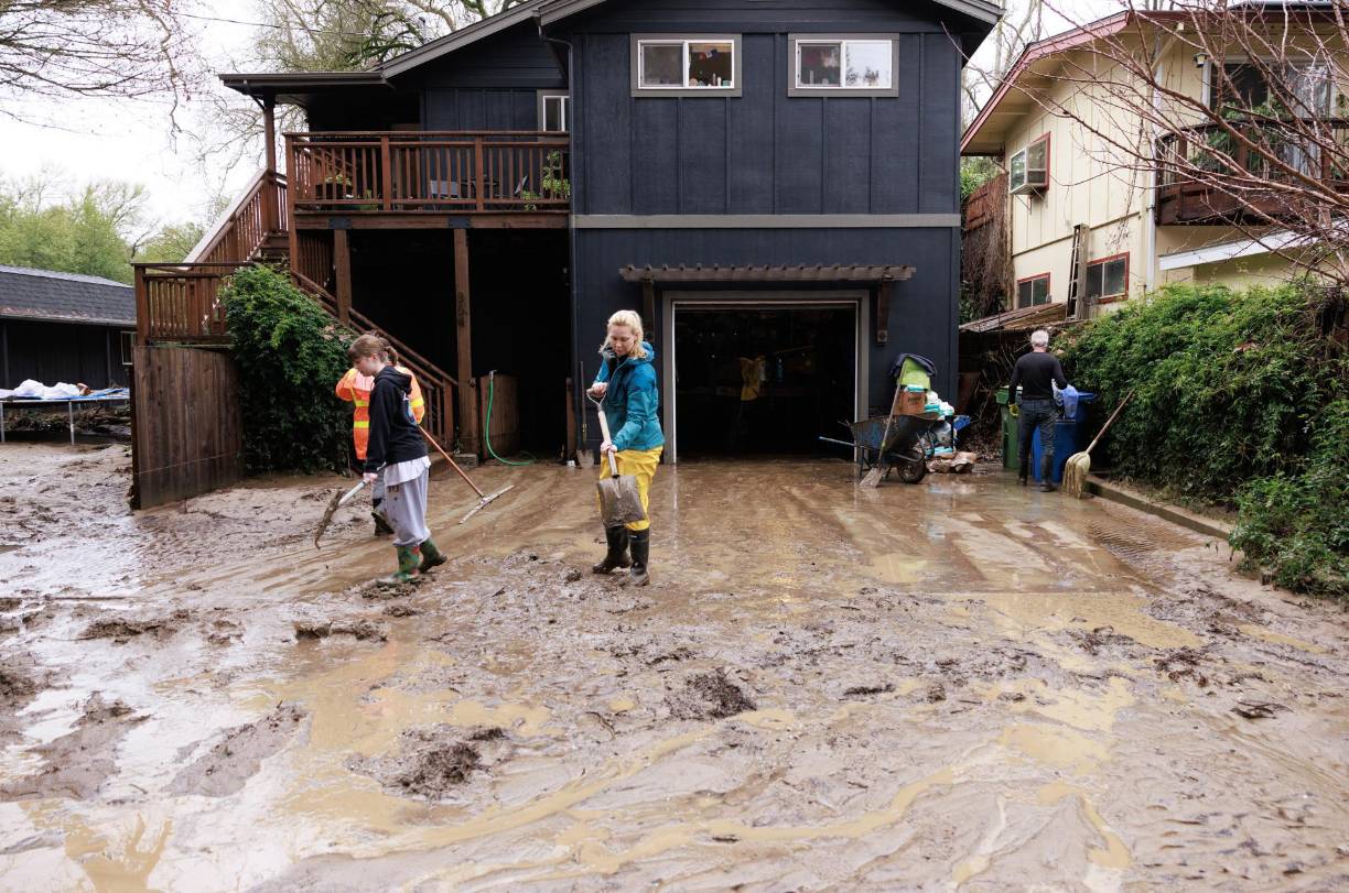 <b> </b>Para el domingo se espera una tregua, antes de que se produzca un nuevo “río atmosférico”; un fenómeno meteorológico que trae enormes cantidades de agua desde los trópicos, estimaron las autoridades.