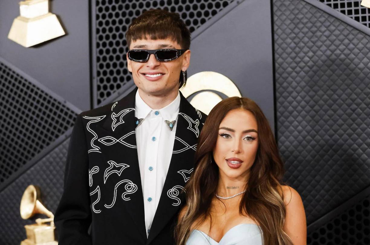 Sin embargo, Peso Pluma inició casi de inmediato una relación con Hannah Howell, con quien también terminó mal, incluso, siguen peleando por la custodia de un perro que el artista le regaló y que ahora no le quiere devolver. Ahora, se comenta que mantiene una relación con Diana Esparragoza.