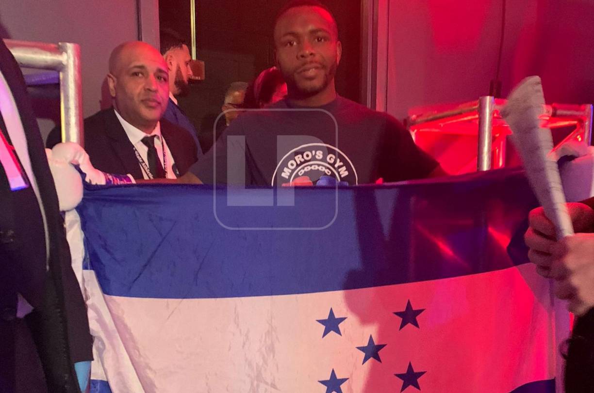 Josec Ruiz portó con mucho orgullo la bandera de Honduras. El boxeador cumplió el sueño de pelear en el Hulu Theater del Madison Square Garden de Nueva York, Estados Unidos.