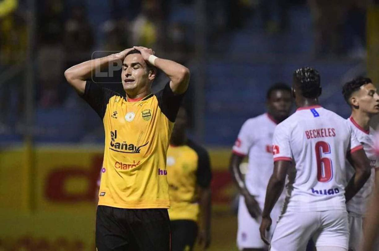 El mexicano Omar Rosas no pudo destacar en la serie ante Olimpia...