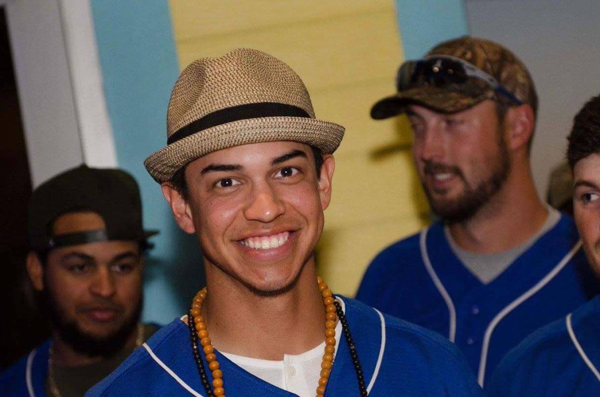 Hoy, la vida le sonríe a Mauricio Dubón, que probablemente nunca se lo imaginó, pues tenía todo pronóstico en su contra: en Honduras el fútbol es el deporte rey y la situación económica de su familia no era la mejor por lo que tuvieron que solicitar préstamos a instituciones bancarias para apoyarlo.