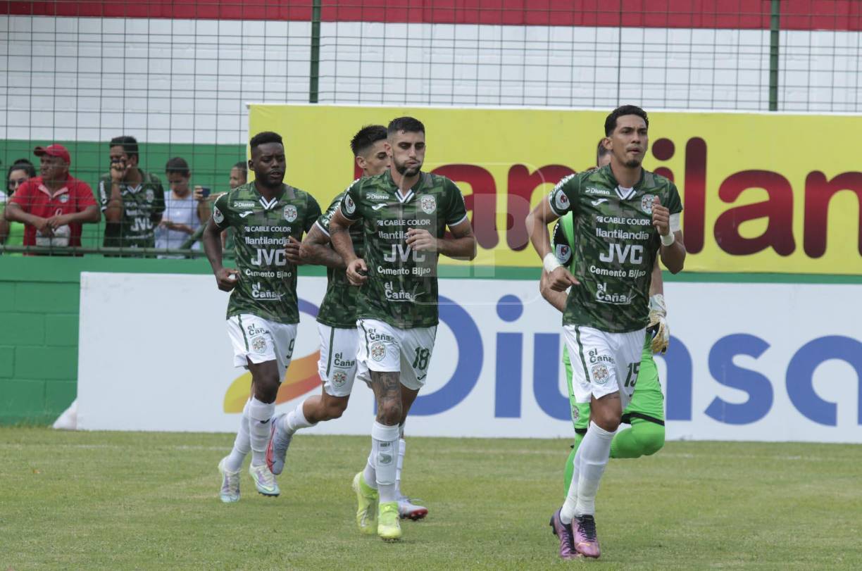 El Marathón no pudo aprovechar su condición de local al empatar ante el Vida en un partidazo que finalizó empatado 4-4.