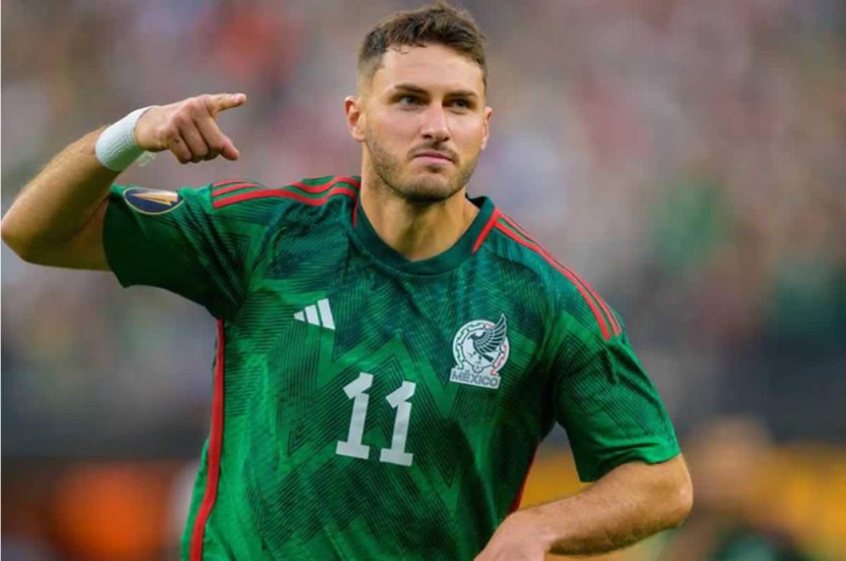 Santiago Giménez es uno de los delanteros convocados por la selección mexicana para disputar la Copa América 2024.