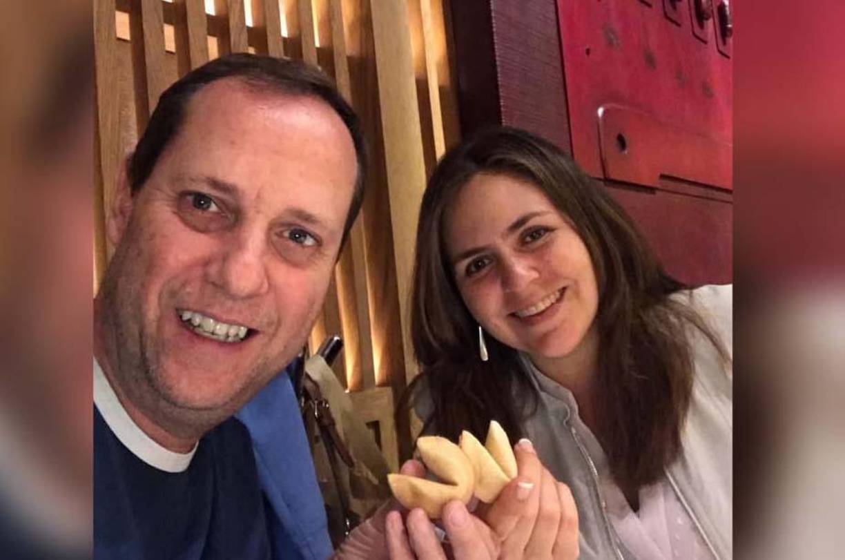 Ethel Tame es la mujer que fue conquistada por el periodista mexicano Paco Villa. Son familiares y también marido y mujer.