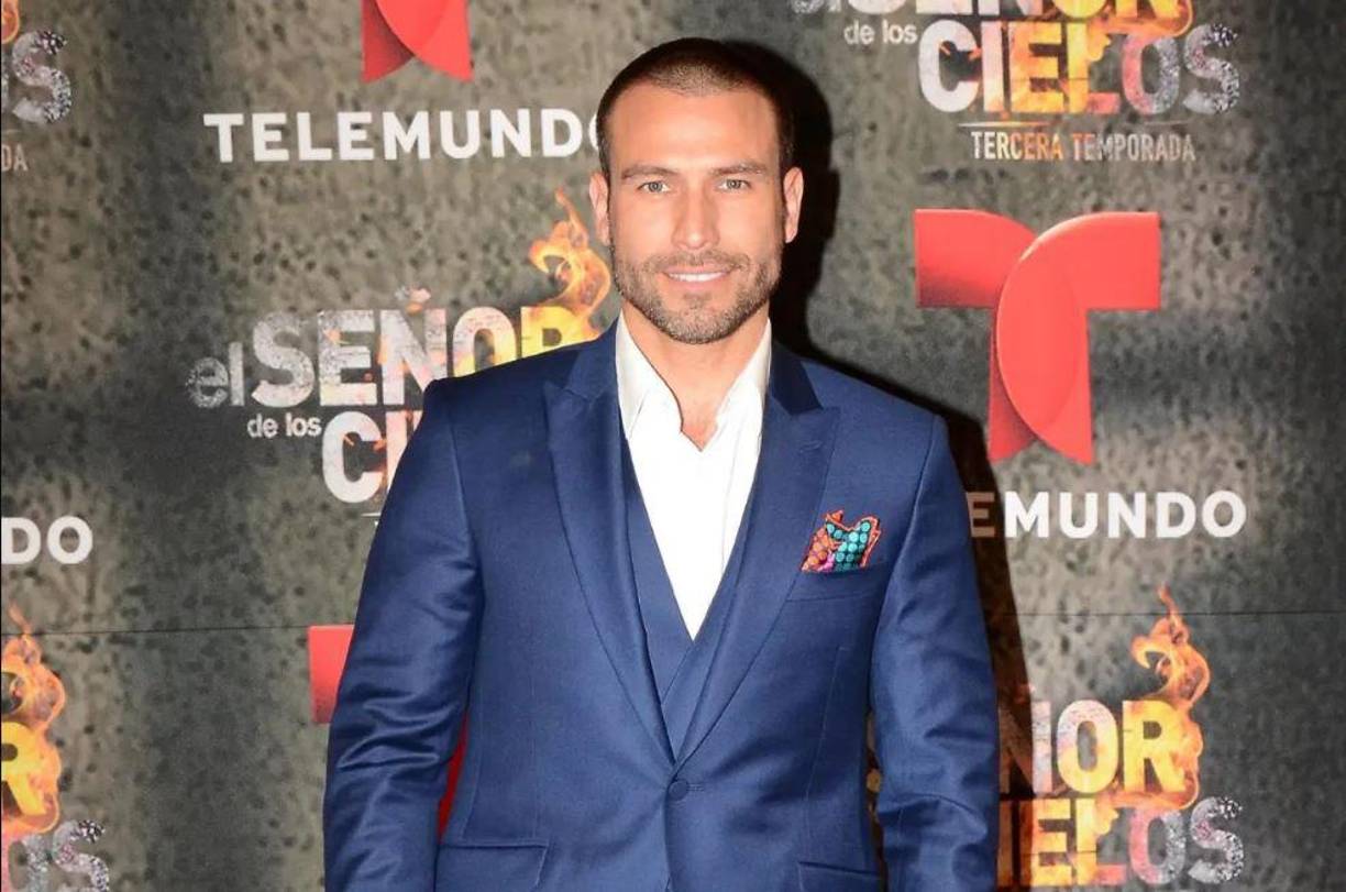 “Estuve viviendo todos los excesos posibles habidos y por haber. Estuve mucho tiempo solo, haciéndole mucho daño a mis seres queridos, a mis amigos, a mis compañeros y al público también”, dijo el artista en una entrevista. 