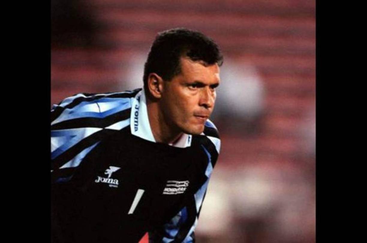 7. WILMER CRUZ. Retirado guardameta que ahora hace carrera como entrenador. Tuvo más de 60 apariciones con Honduras. Debutó como técnico en 2003 con el Deportes Savio y hoy en día entrena al Honduras Progreso.