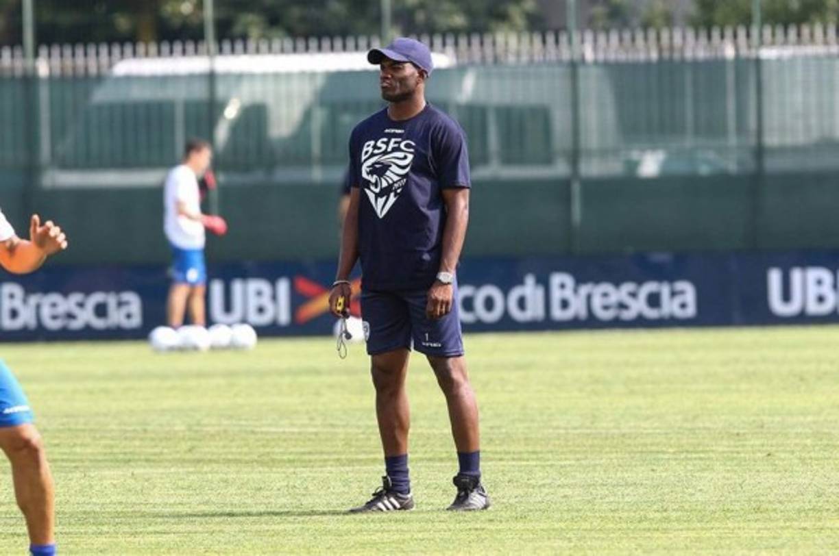 Además de brillar como futbolista, David Suazo ha comenzado en Italia a dar sus primeros pasos como futbolista. El hondureño estuvo como asistente en el Cagliari y hace unas semanas atrás fue DT del Brescia de la segunda división italiana.