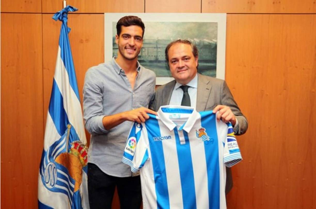 Real Sociedad y Newcastle United han anunciado un acuerdo para el traspaso al club donostiarra del centrocampista Mikel Merino, que vuelve al fútbol español firmando un contrato hasta el 30 de junio de 2023.