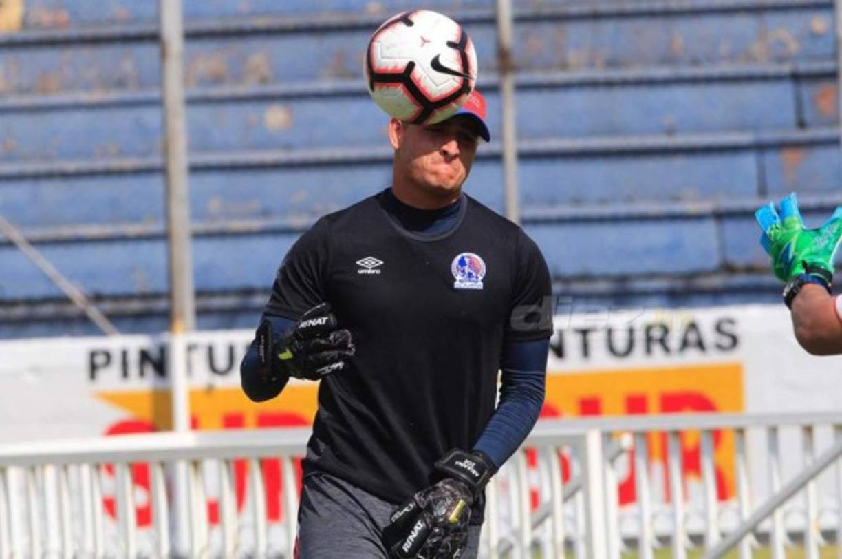 Harold Fonseca: El portero finalizó su contrato con Olimpia y todo indica que por decisión propia no seguirá en las filas del cuadro merengue. El cancerbero quiere tener minutos en otro club.