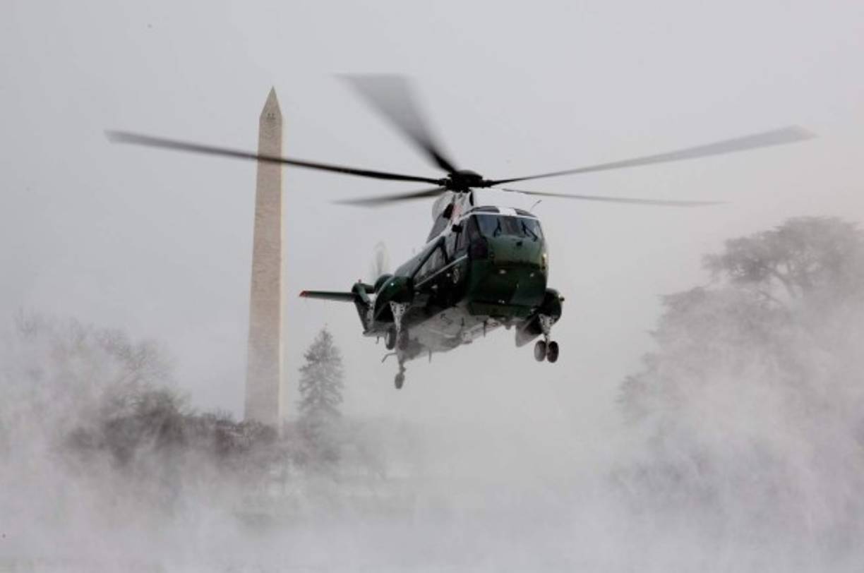 El presidente Barack Obama no ha cesado de viajar pese a la tormenta de nieve que afecta a la costa este de EUA.