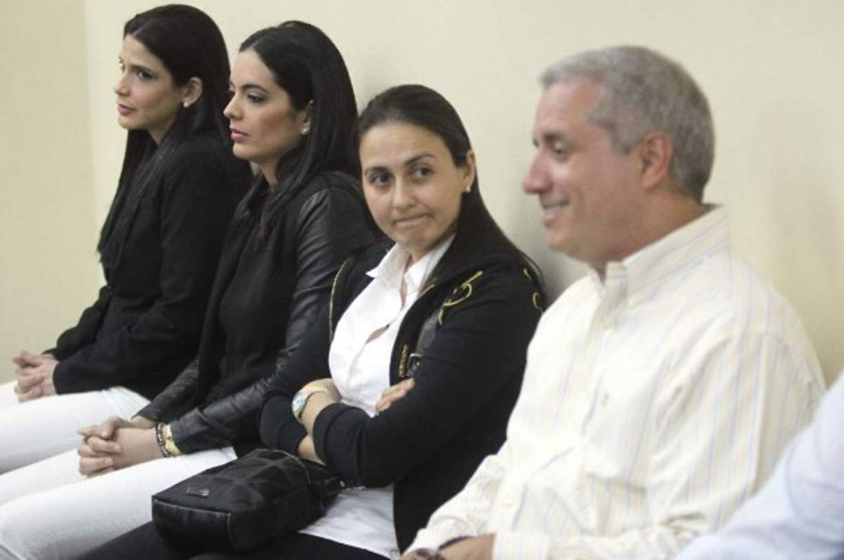 Michelle Alejandra y Susette Atuán Rojas están involucradas en creación de empresas de maletín. En el juicio también estuvo Vivian Juárez.