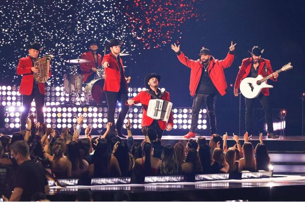  El grupo mexicano Calibre 50 interpetó su éxito “El Mexicano Es cabrón”