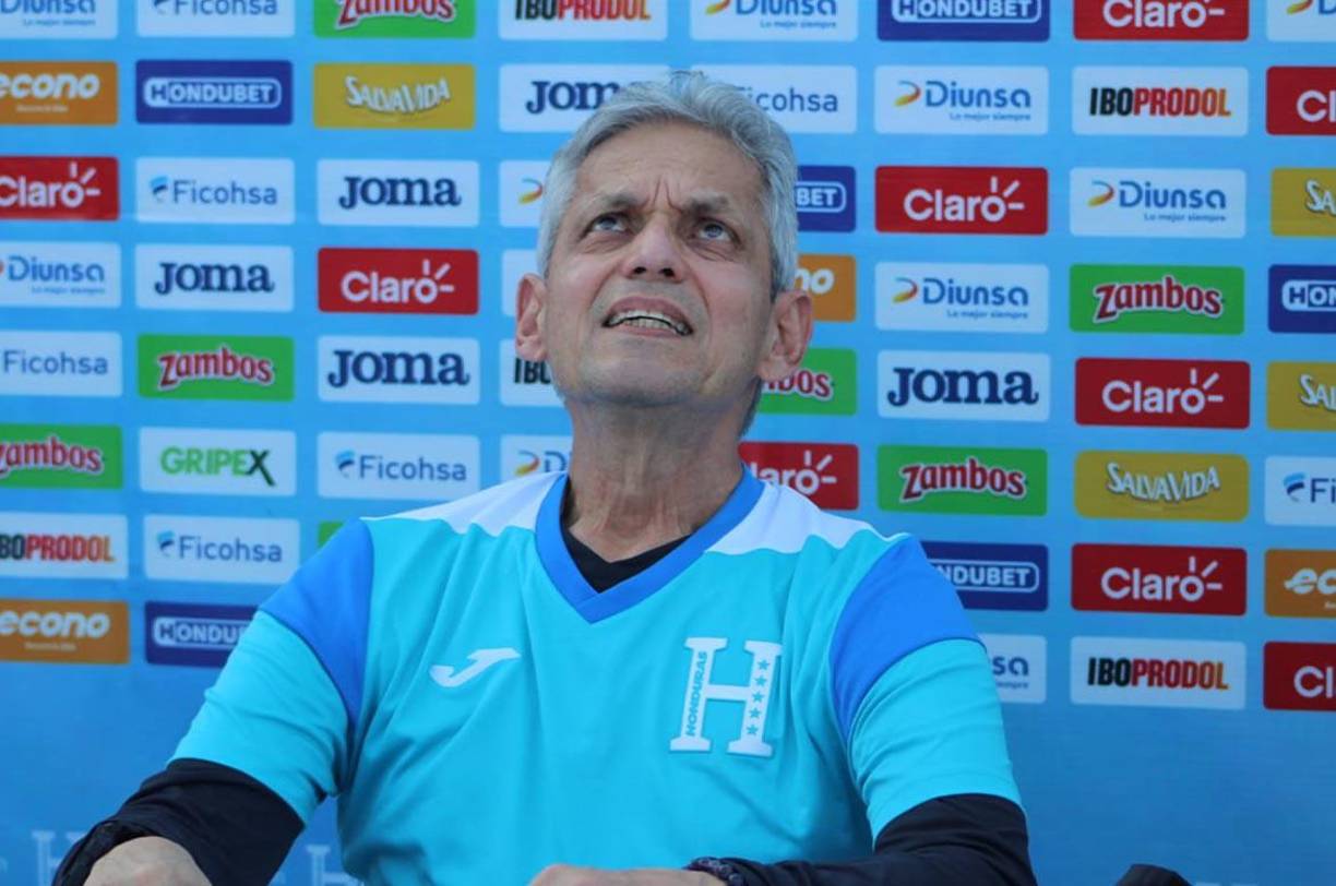 Reinaldo Rueda se sorprendió luego de que un periodista mexicano le señaló que la cancha del Azteca ha sido utilizada en la previa del México vs Honduras: “Eso me sorprende, no sabía. Normalmente, todas las asociaciones internacionales bloquean las canchas tres días antes si no ha tenido partidos anteriores, esperemos que no se haya maltratado”, respondió el DT de la Bicolor.