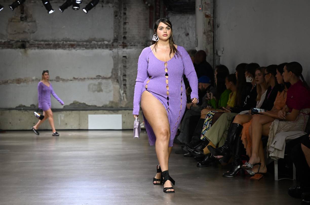 Creación de Ester Manas durante el Spring-Summer 2023 en la Semana de la moda de Paris.