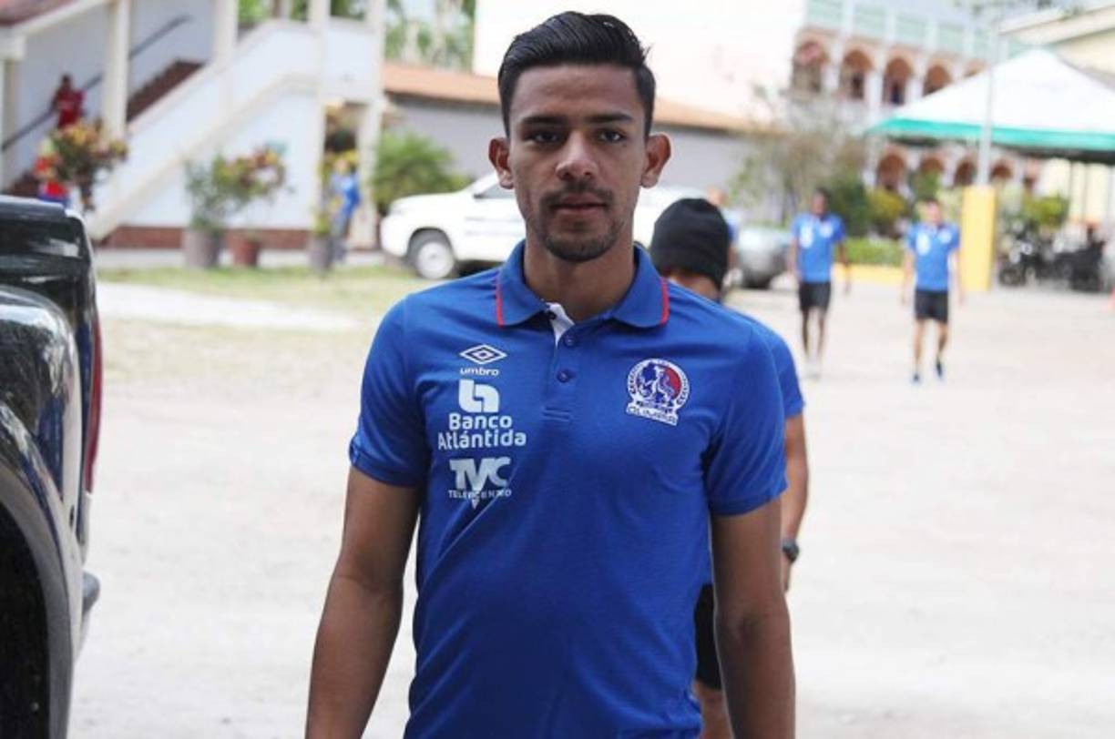 Alejandro Reyes: El mediocampista de 22 años de edad finalmente se quedará en el Olimpia tras ser convencido por Pedro Troglio. El Real España está interesado en ficharle.<br/>