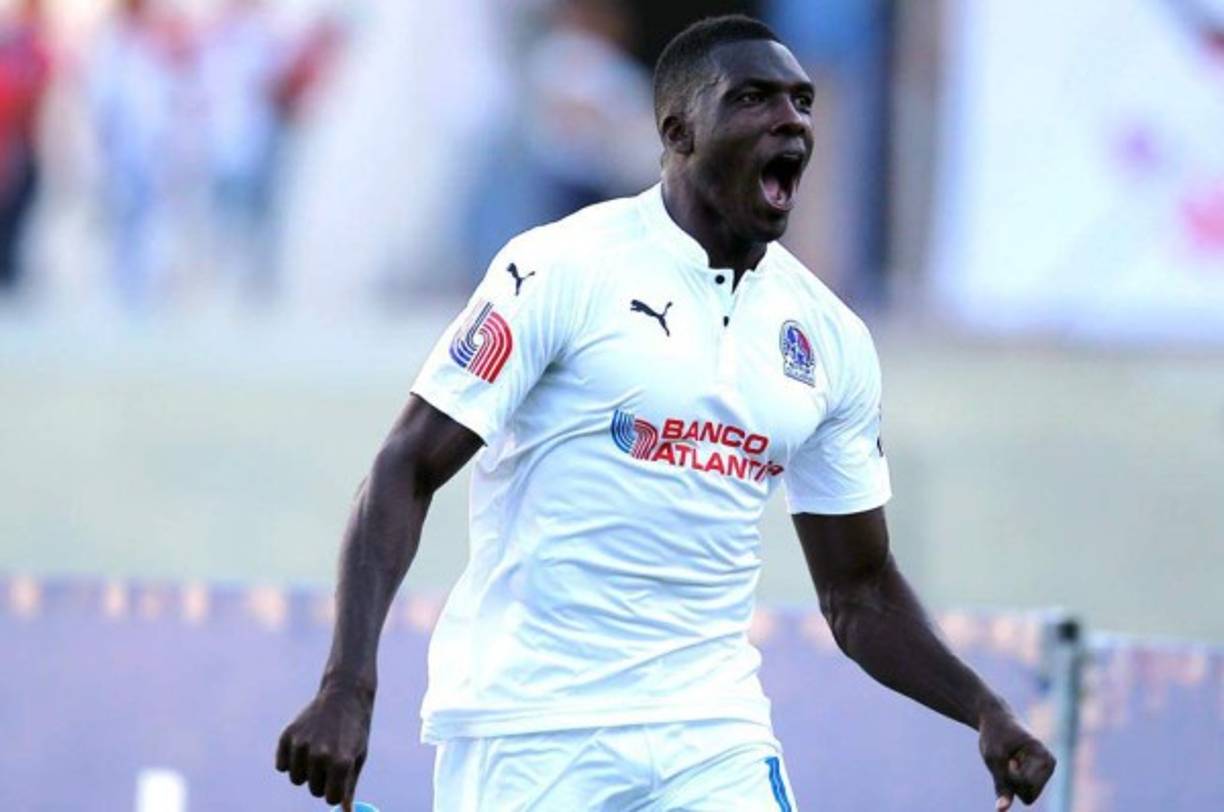 Javier Estupiñán: El delantero colombiano estaría solo este torneo con el Olimpia. Al parecer no se le va a renovar.